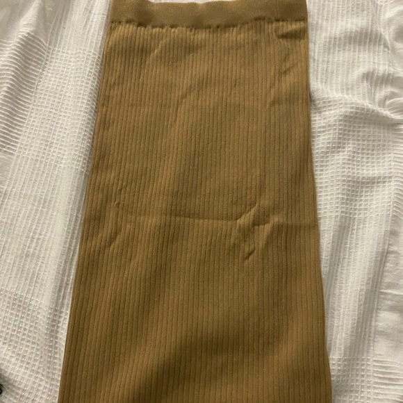 Forever 21 Dresses & Skirts - Forever 21 Ribbed Midi skirt